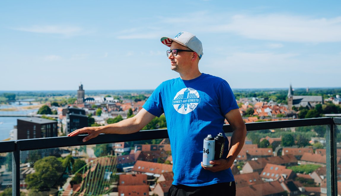 Egbert Scheffer on tower with spray can Egbert Scheffer on tower with spray can