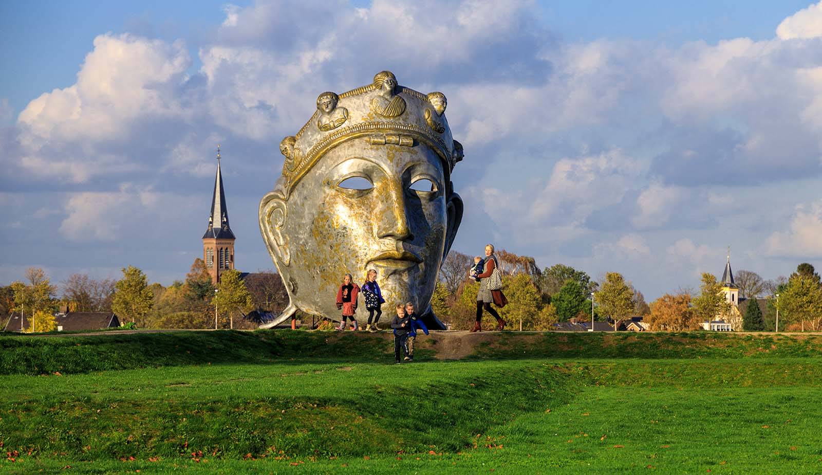 Viewpoint with enlarged existing Roman mask, it symbolizes the historic face of Nijmegen Viewpoint with enlarged existing Roman mask, it symbolizes the historic face of Nijmegen